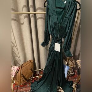 Mac Duggal Size 8 green dress.